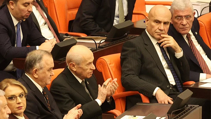 Turhan Çömez O Bakışın Sebebini Açıkladı