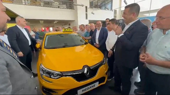 Türkiye'de bir ilk: Taksicilere özel Renault Megane üretildi