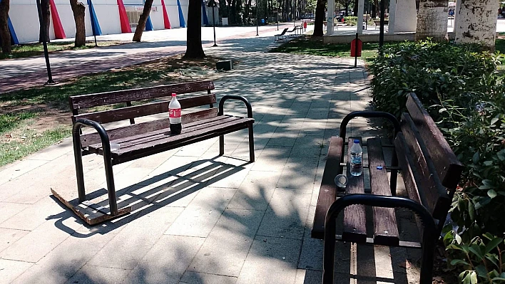 Ulus Parkı'nda banklar kaldırıldı, vatandaşlar tepkili