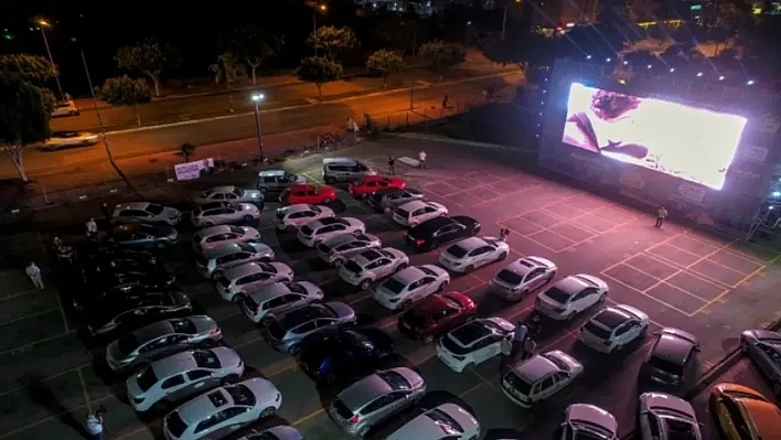 Yeniden sinematek arabada film keyfi başlıyor: İzmir'de açık hava sinema heyecanı