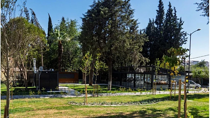 Yenilenen park kapılarını açıyor