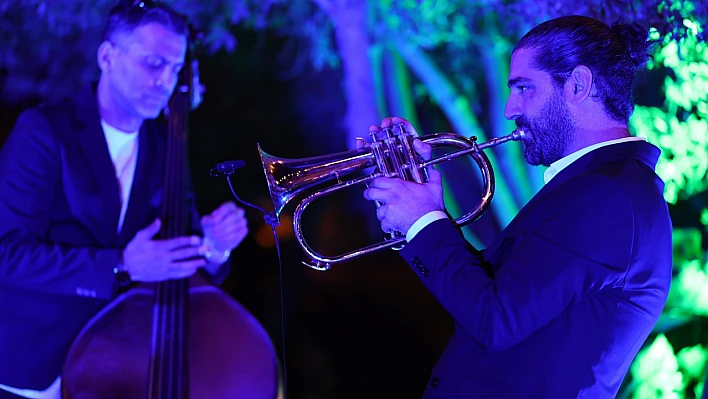 Zeytin ağacı altında Caz rüzgarı: Tolga Bilgin Quartet İzmir'de sahne aldı