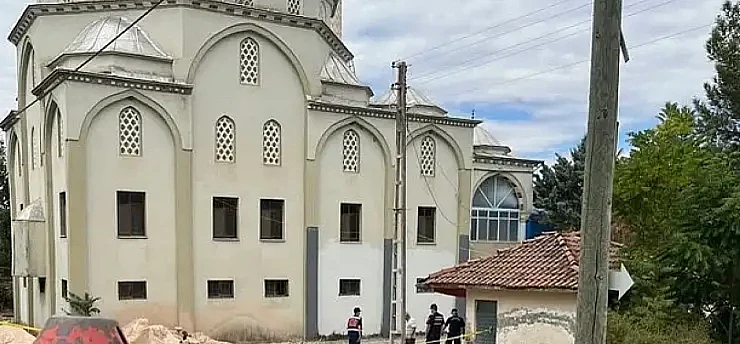 Camide tadilat faciası: 20 metreden düşen işçi hayatını kaybetti