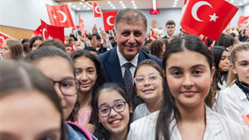 29 Ekim'e özel meclis oturumu: Başkan Tugay gençleri ve çocukları ağırladı