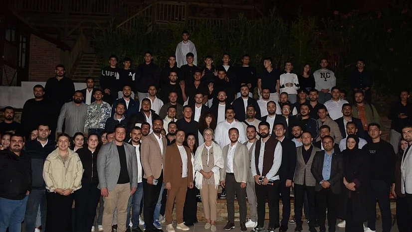 AK Parti Tire'de gençlerle buluştu: 'Mahallede Genciz' programına yoğun ilgi