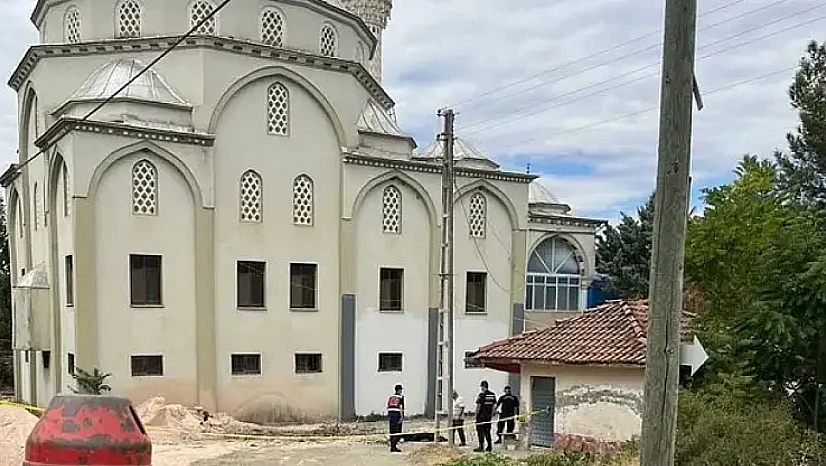Camide tadilat faciası: 20 metreden düşen işçi hayatını kaybetti
