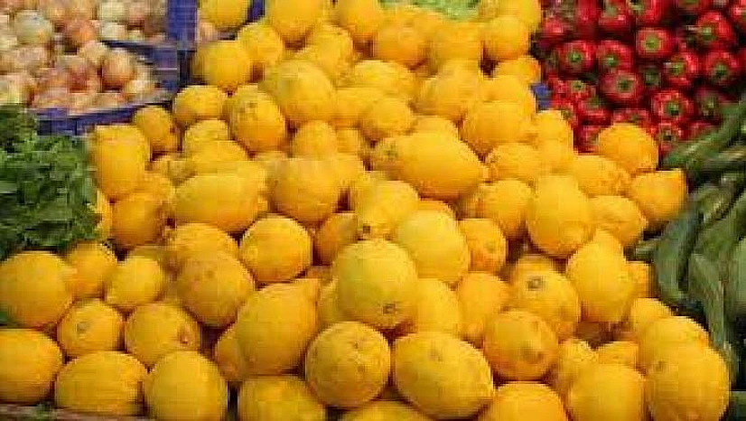Çeşme Ilıca Pazarı'nda limon fiyatları el yakıyor!