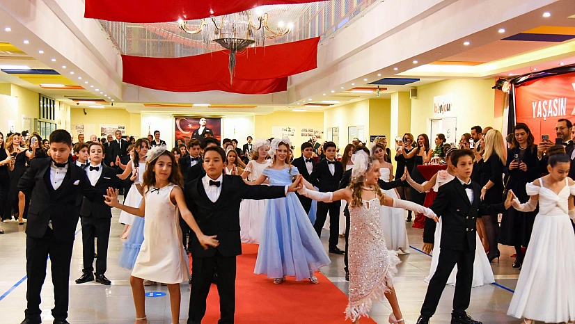 Cumhuriyet'in çınarları özel Piri Reis okullarının Ggeleneksel Cumhuriyet balosunda buluştu