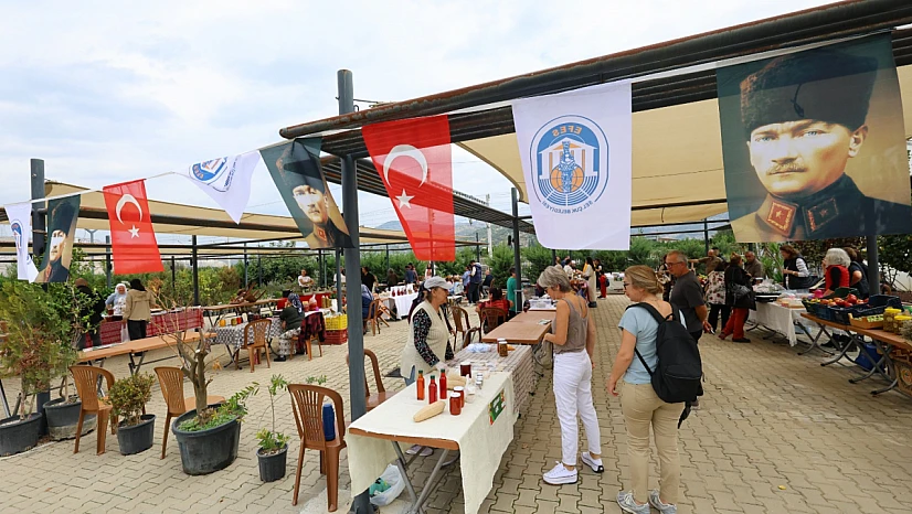 Efes tarlası yaşam köyünde üretici pazarı açıldı