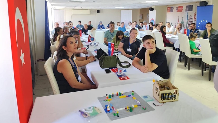 Genç zihinlerden büyük adımlar: Erasmus+ Projesi Çalıştayı İzmir'de ses getirdi