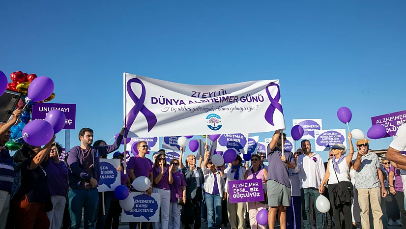 Güzelbahçe'de Dünya Alzheimer Günü için farkındalık yürüyüşü düzenlendi