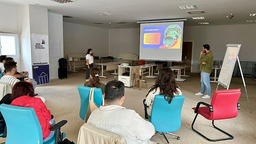 İzmir'de gençlere 'Belediye Nasıl Çalışır' eğitimi
