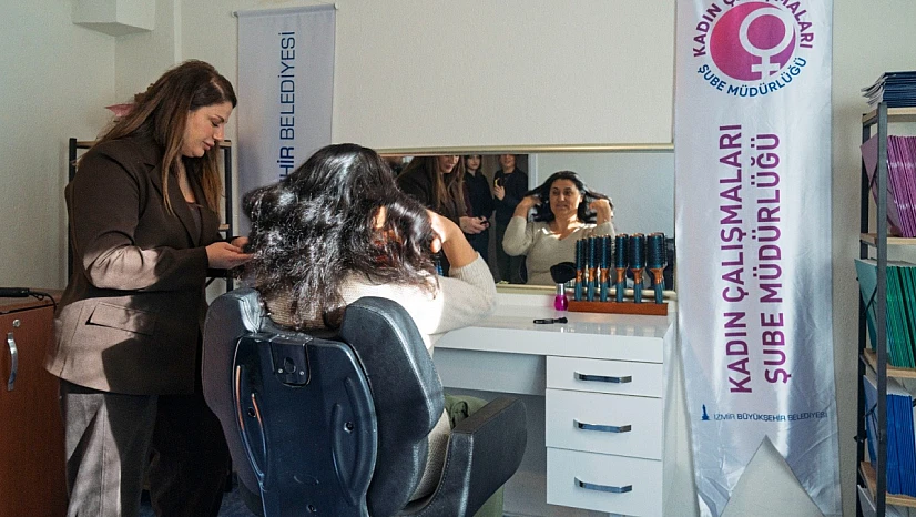 İzmir'de 'Güçlenme Durakları' kadınlara ücretsiz kuaförlük ve hak temelli eğitimler sunuyor