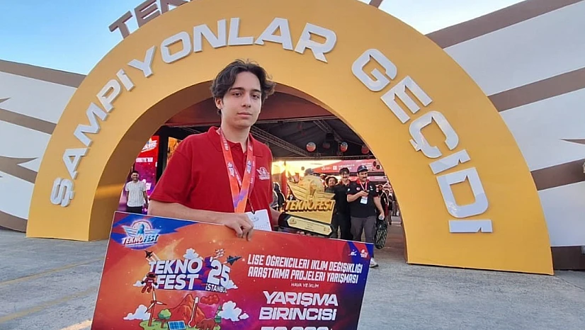 İzmir Fen Lisesi öğrencisi Barkın Özsoy, TEKNOFEST 2025'te Türkiye birincisi oldu!