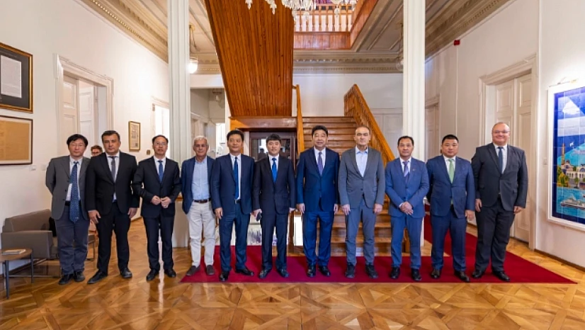 İzmir ile Çin'in Zhejiang eyaleti arasında deniz ulaşımı ve lojistikte stratejik iş birliği başladı