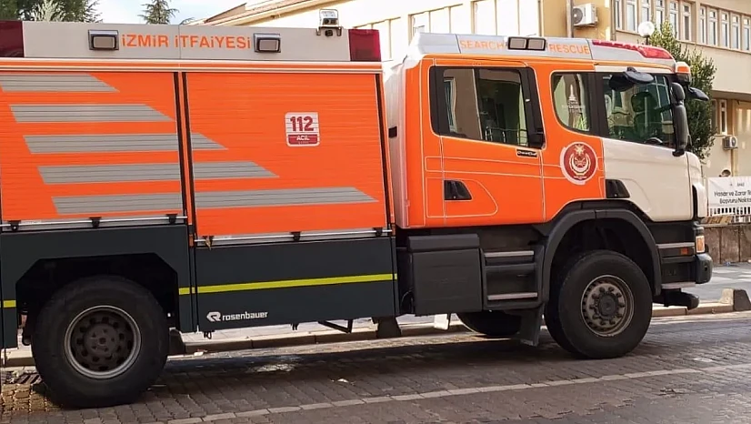 İzmir itfaiyesi deprem sonrası destek için Sındırgı'da