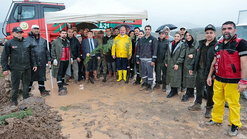 Menemen'de fidanlar yeşil vatan için toprakla buluştu