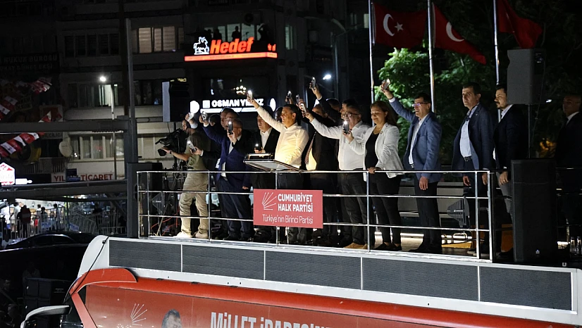 Özgür Özel'den Erdoğan'a siyasi oklar: 'Kumpasçı, darbeci, milli irade hırsızı'