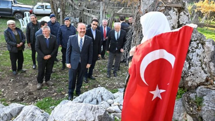 Vali Erin köy ziyaretlerinde vatandaşların taleplerini yerinde dinledi