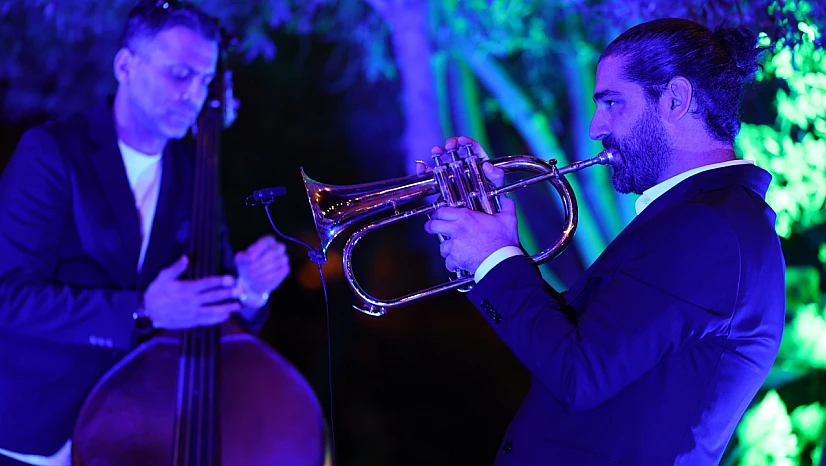 Zeytin ağacı altında Caz rüzgarı: Tolga Bilgin Quartet İzmir'de sahne aldı