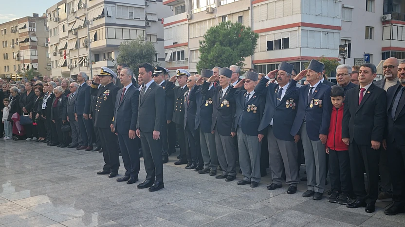 Bayraklı'da 10 Kasımda Ata'ya saygı nöbeti