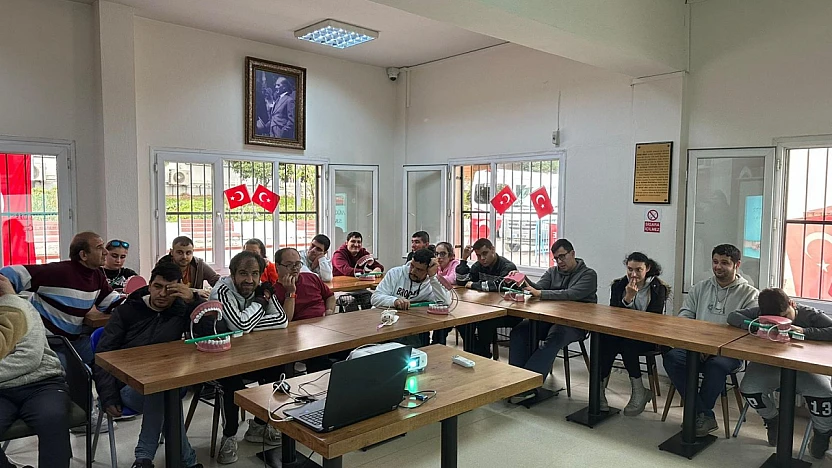 Engelsiz yaşam köyünde özel bireylere ağız ve diş sağlığı eğitimi