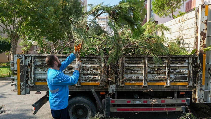 Gaziemir Belediyesi'nden temiz kent uygulaması: Bahçe atıkları randevulu sistemle toplanıyor