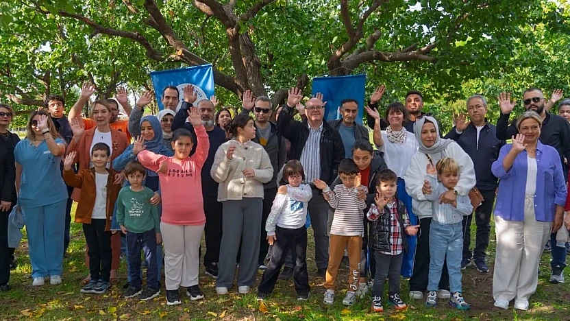 İzmir Büyükşehir Belediyesi'nden patili dostumuz projesi: Engelli çocuklar hayvanlar ve doğa ile buluşuyor