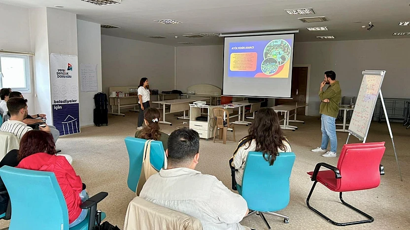 İzmir'de gençlere 'Belediye Nasıl Çalışır' eğitimi