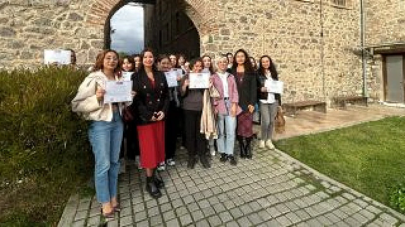 İzmirli kadınlar 'Kadınlar Dijitalde Güçleniyor' programıyla dijital becerilerini artırdı