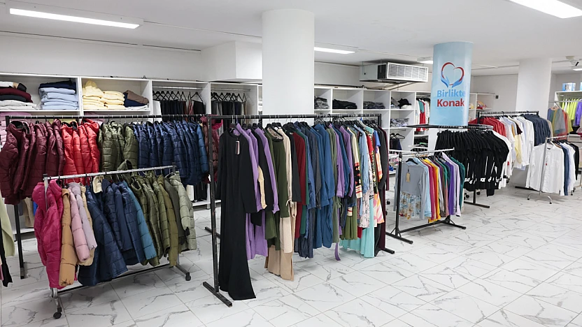 Konak Belediyesi, ihtiyaç sahipleri için kışlık giysi desteğini başlattı
