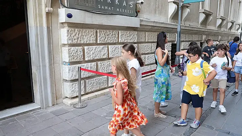 Konak'ta minik sanatseverler için sanatla yolculuk başladı