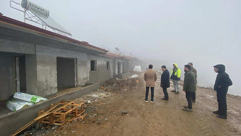 Ödemiş'te yangın mağduru mahallelerde sıkı takip: Kaymakam Erdoğan sahada