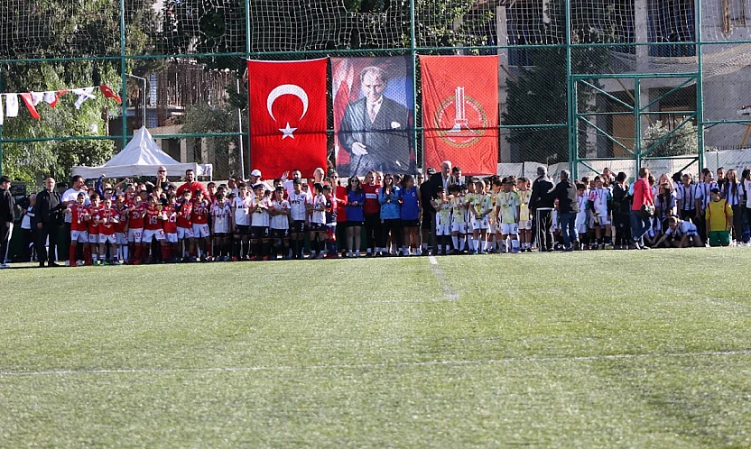 Atatürk'ün çocukları Cumhuriyet kupası için sahaya çıktı
