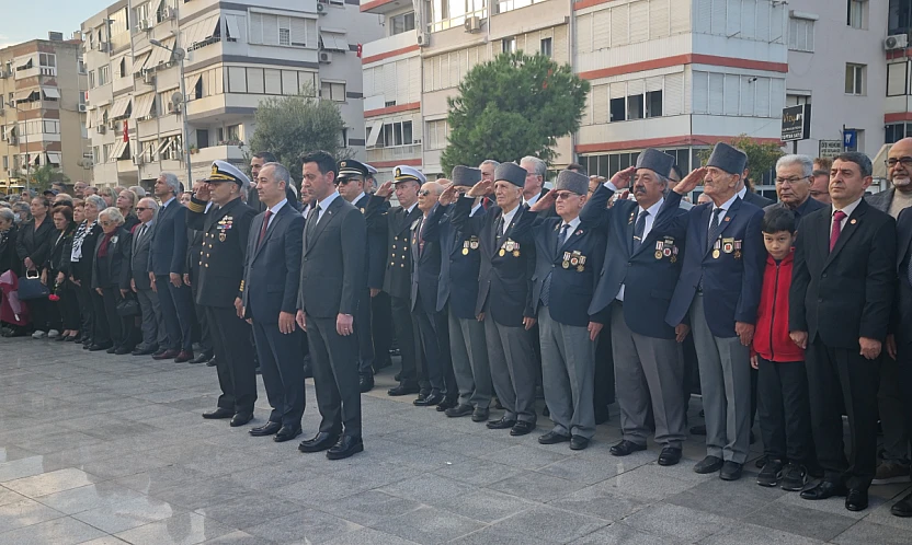 Bayraklı'da 10 Kasımda Ata'ya saygı nöbeti