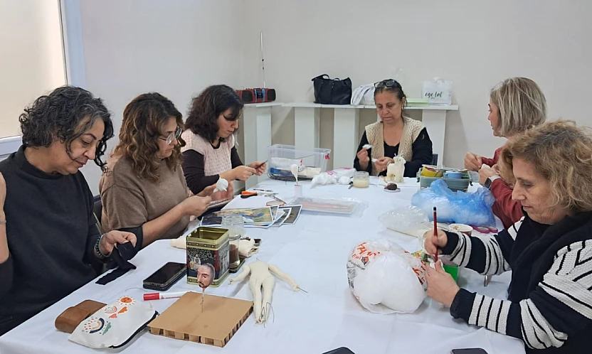 Çiğli'de kadınlar geleneksel 'Kitre Bebek' sanatını geleceğe taşıyor