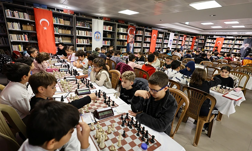 Efes Selçuk'ta 'Ataya Saygı' satranç turnuvası başladı