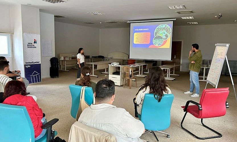 İzmir'de gençlere 'Belediye Nasıl Çalışır' eğitimi