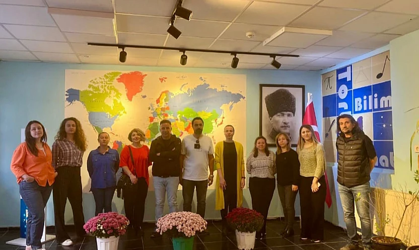 İzmir'de Harezmi eğitim modeli öğretmen eğitimleri başladı