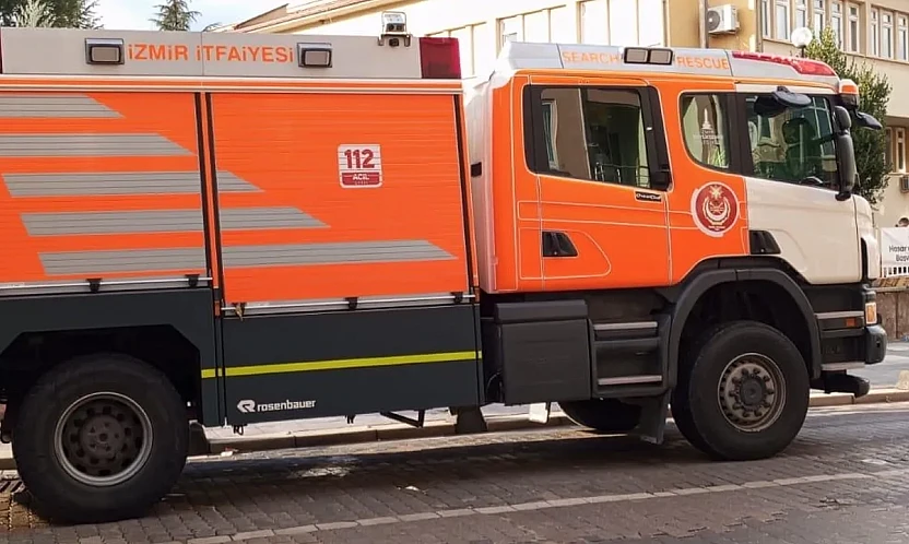 İzmir itfaiyesi deprem sonrası destek için Sındırgı'da