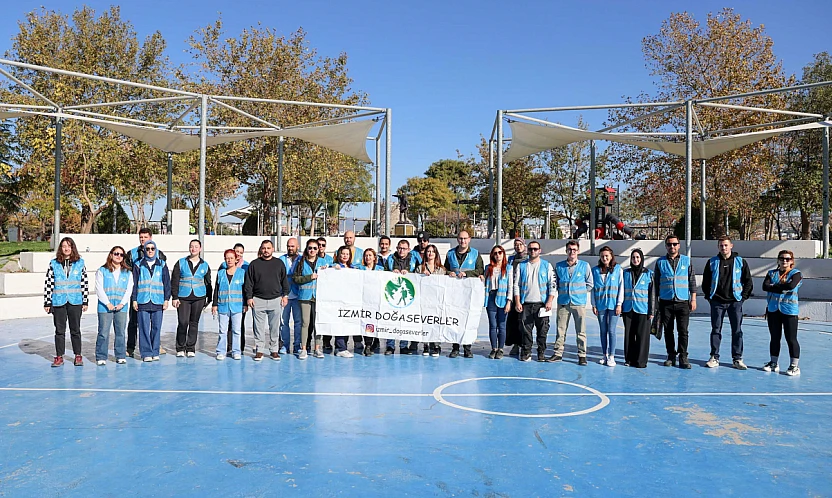 İzmirli gönüllüler doğa için el ele verdi
