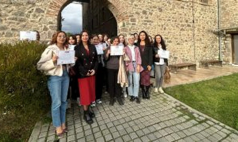 İzmirli kadınlar 'Kadınlar Dijitalde Güçleniyor' programıyla dijital becerilerini artırdı