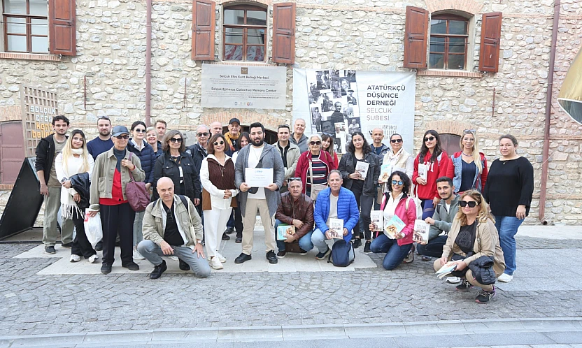 İzmirli turist rehberlerinden Efes tarlası yaşam köyüne eğitim ziyareti