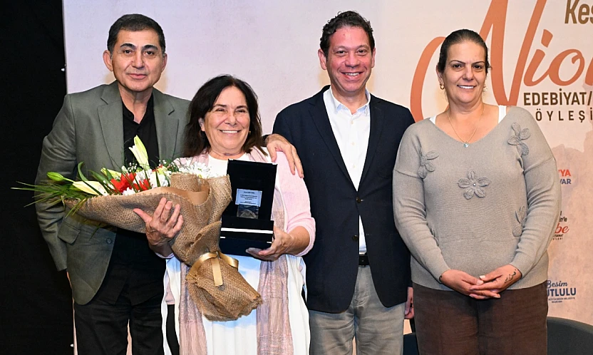 Latife Tekin Manisalı sanatseverlerle buluştu