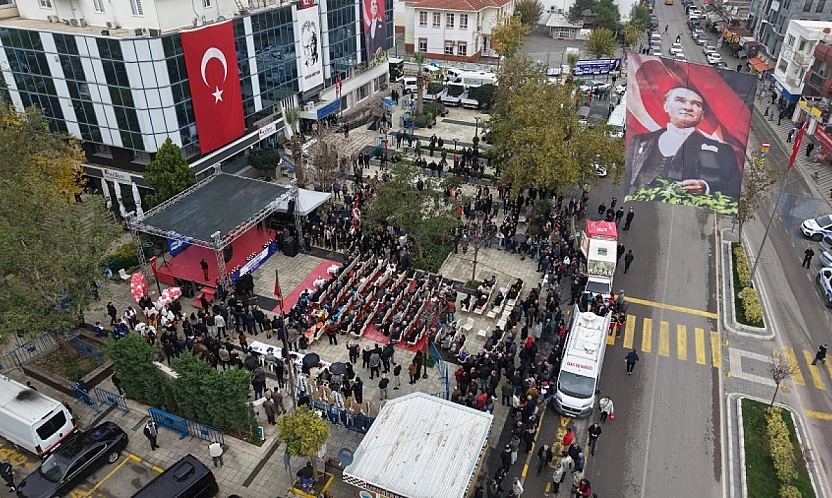 Menderes Belediyesi, 5 büyük projeyi yoğun katılımlı törenle hizmete açtı