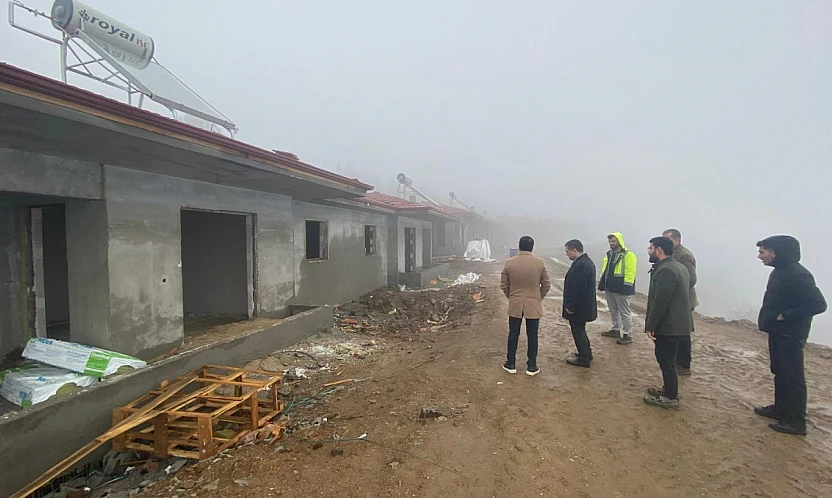 Ödemiş'te yangın mağduru mahallelerde sıkı takip: Kaymakam Erdoğan sahada